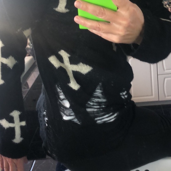 COPY - TCEC distressed black sweater with white crosses L - Picture 11 of 13